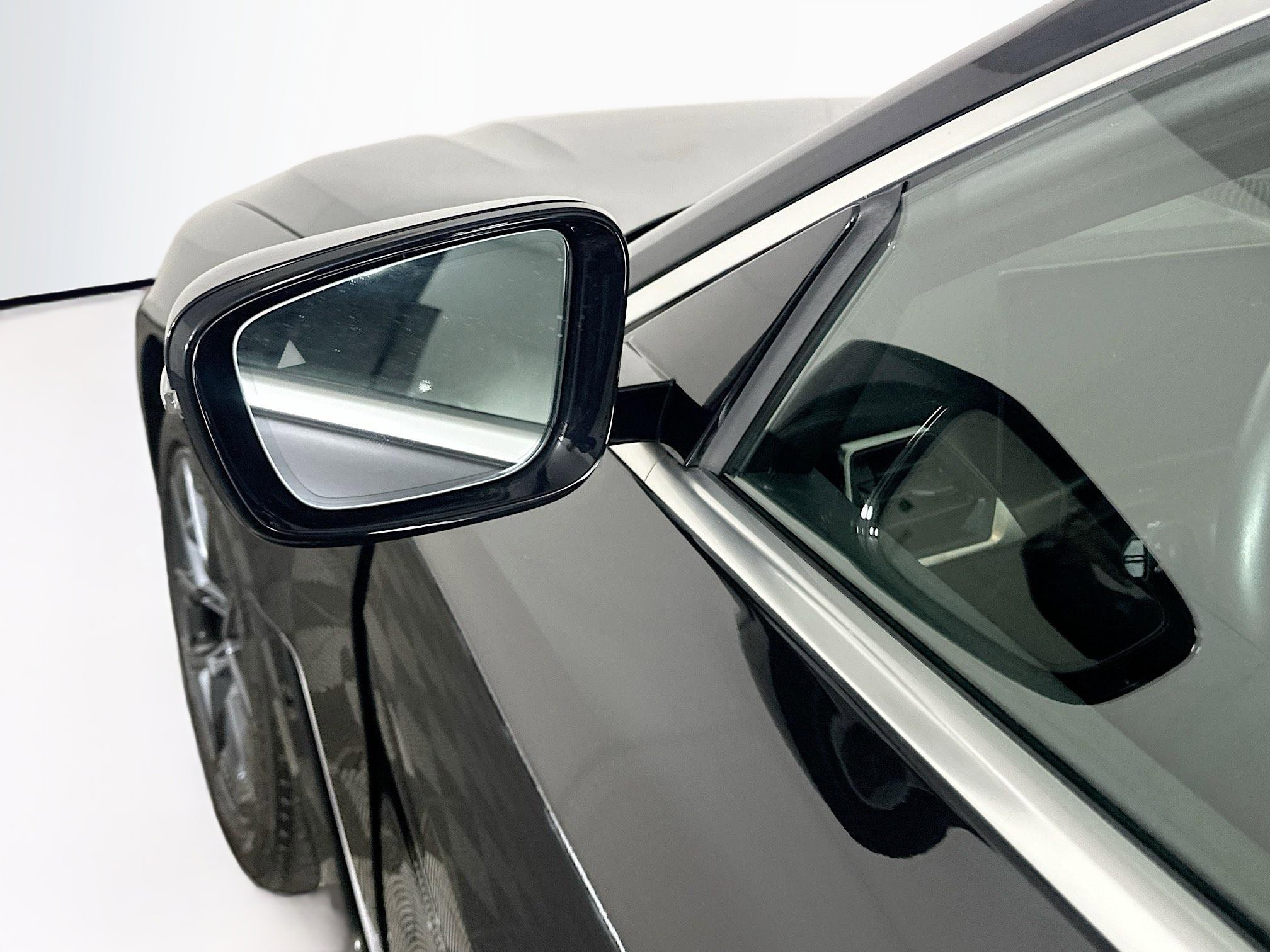 Used 2024 BMW i4 eDrive35 w/ Convenience Package image 16