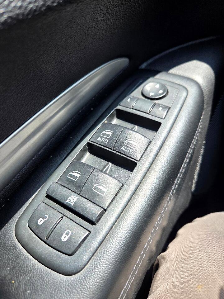 Used 2012 Dodge Durango SXT image 21