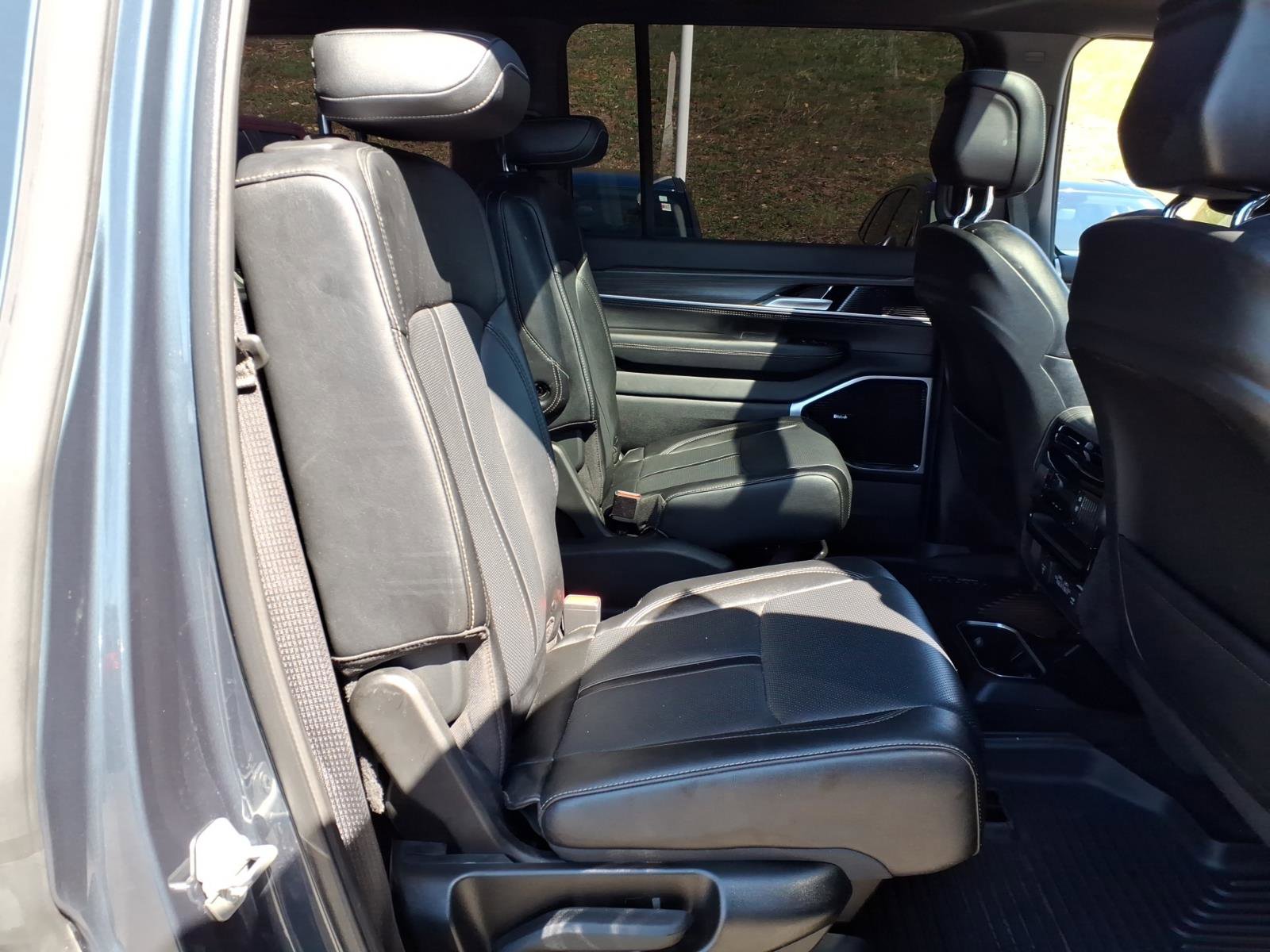 Used 2024 Jeep Wagoneer Series III w/ Premium Group I image 8