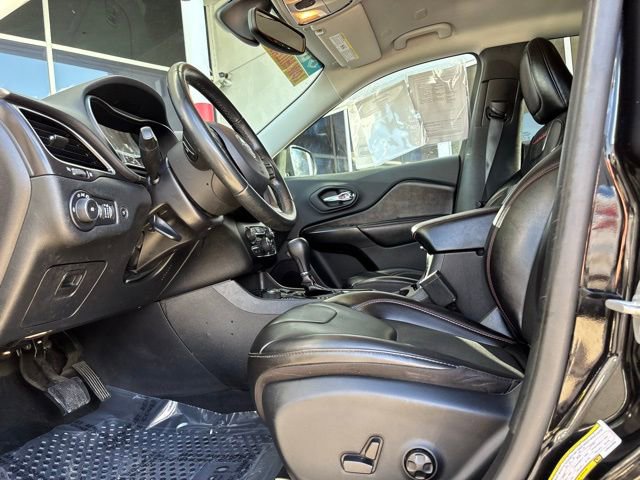 Used 2020 Jeep Cherokee Trailhawk w/ Comfort/Convenience Group image 16