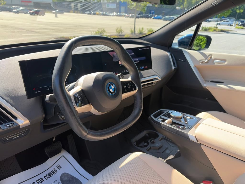 Used 2024 BMW iX xDrive50 w/ Premium Package AWD/4WD image 11