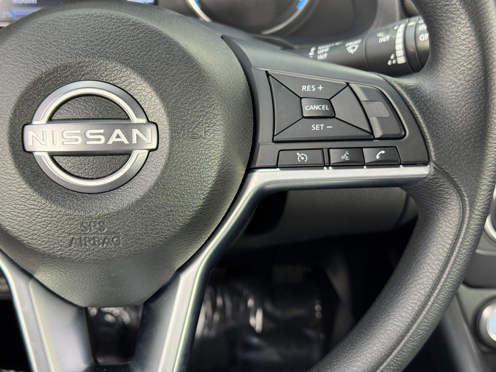 Used 2025 Nissan Leaf S image 20