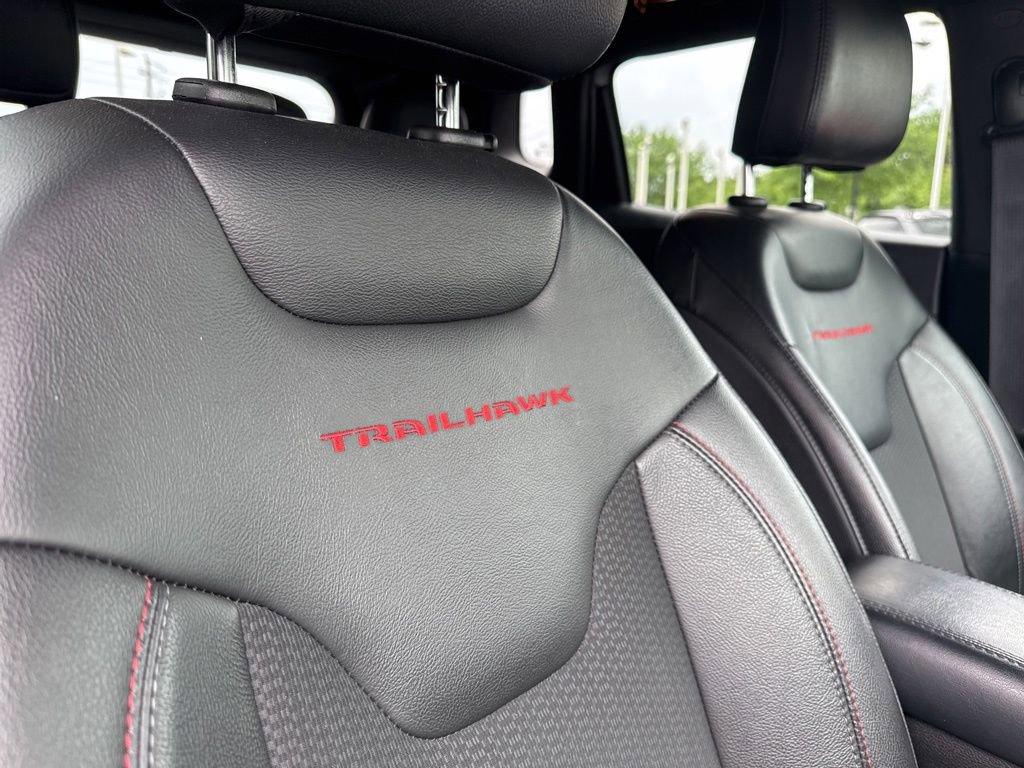 Used 2025 Jeep Compass Trailhawk AWD/4WD image 36