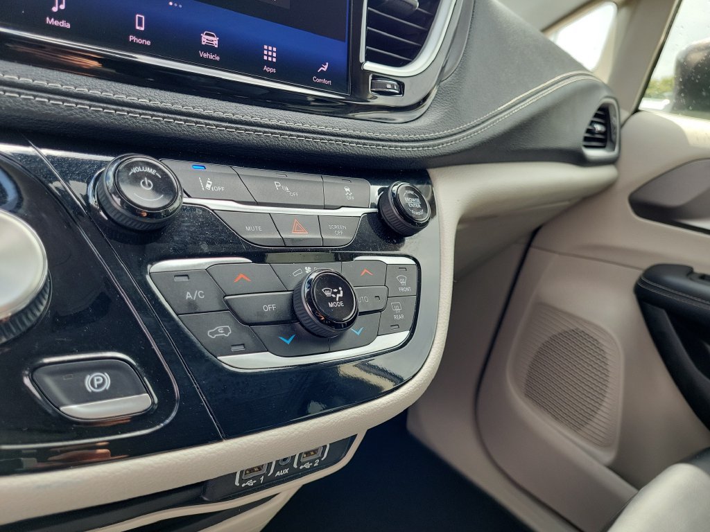 Used 2023 Chrysler Pacifica Touring-L FWD image 36
