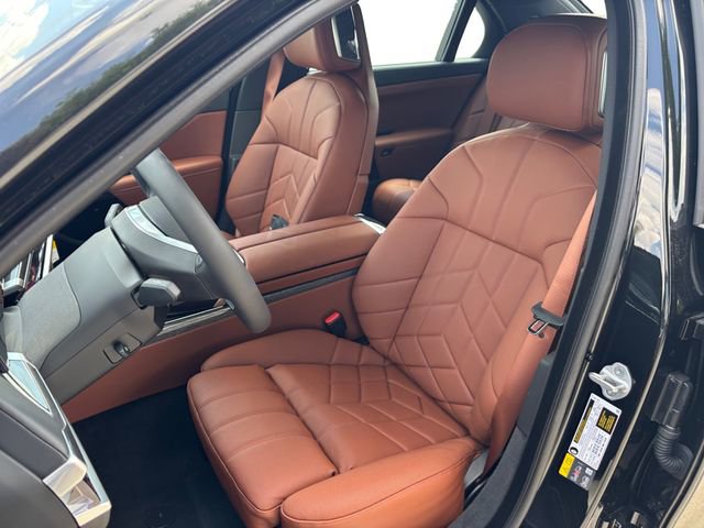 Used 2025 BMW i7 xDrive60 w/ Premium Package image 22