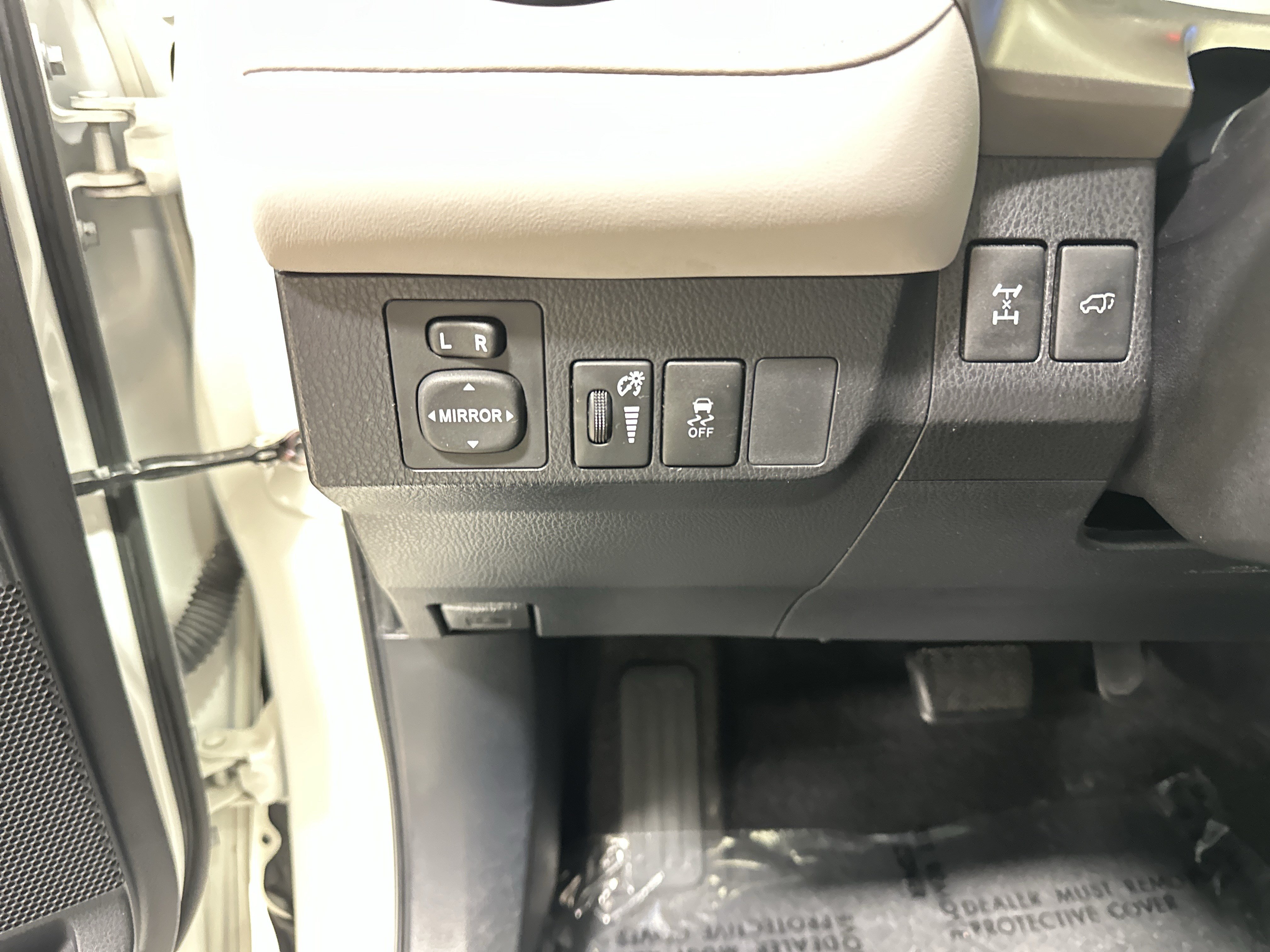 Used 2015 Toyota RAV4 Limited AWD/4WD image 37