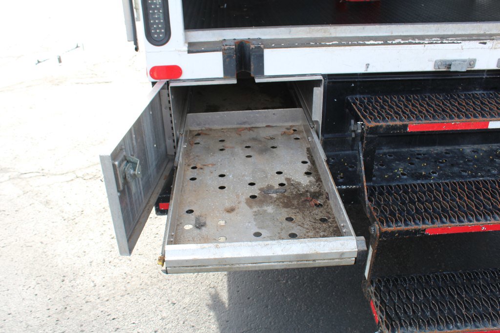 Used 2016 Chevrolet Express 4500 Extended image 42