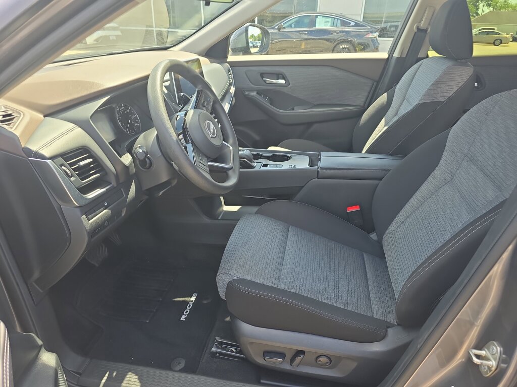 Used 2023 Nissan Rogue SV FWD image 14