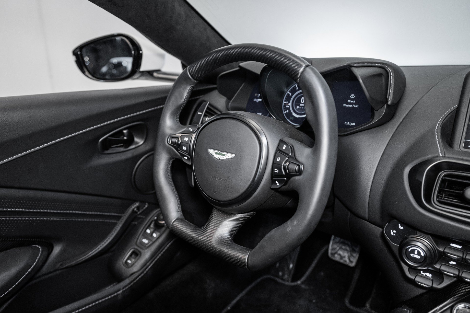 Used 2023 Aston Martin V8 Vantage Roadster image 42