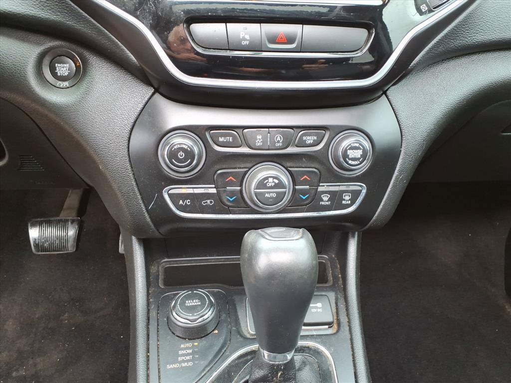Used 2019 Jeep Cherokee Limited AWD/4WD image 22