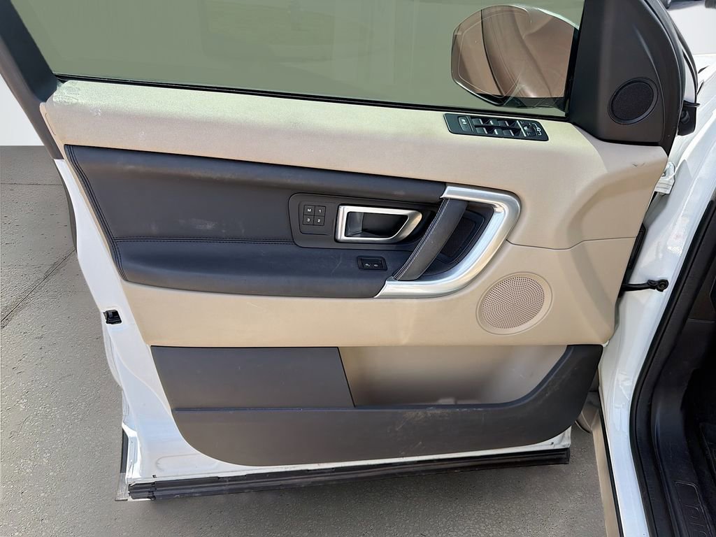 Used 2018 Land Rover Discovery Sport HSE image 21