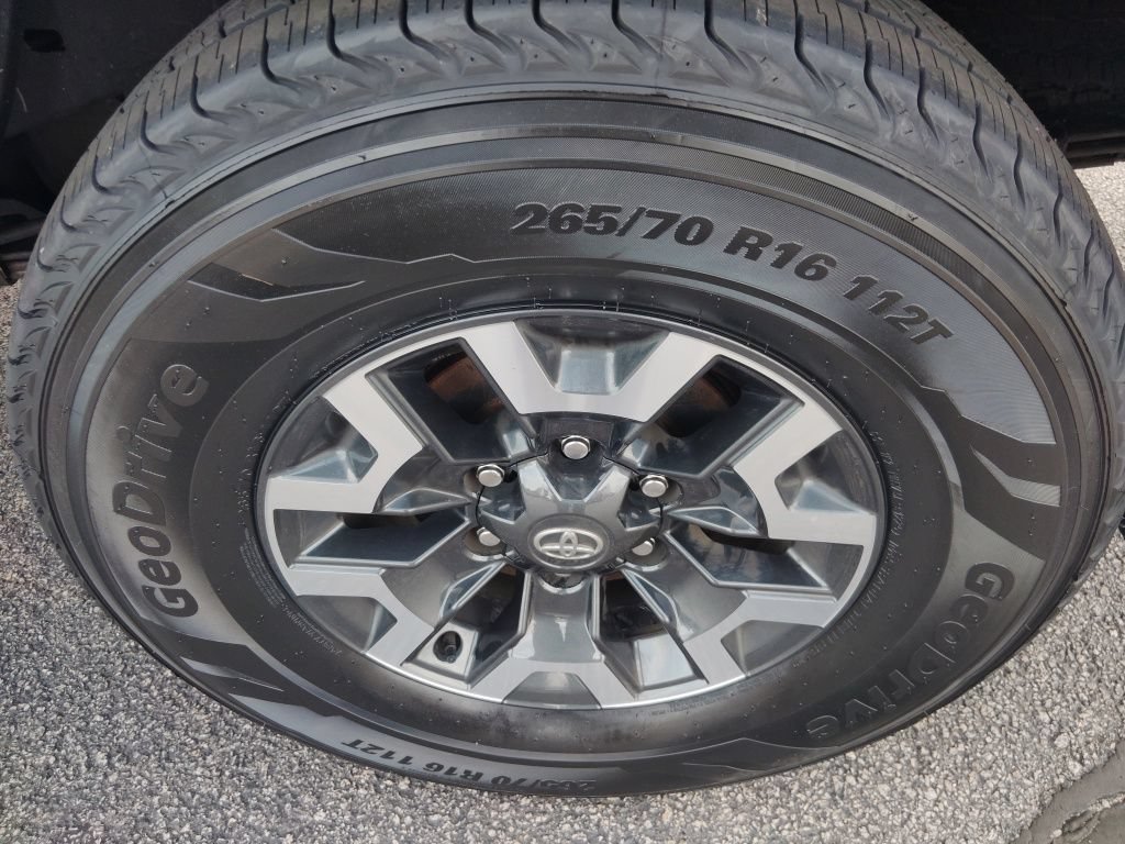 Certified 2023 Toyota Tacoma TRD Off-Road AWD/4WD image 11