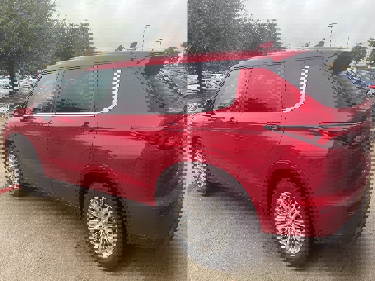 Used 2022 Mitsubishi Outlander ES image 2