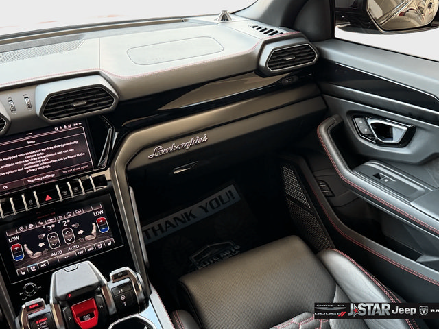 Used 2022 Lamborghini Urus AWD/4WD image 17