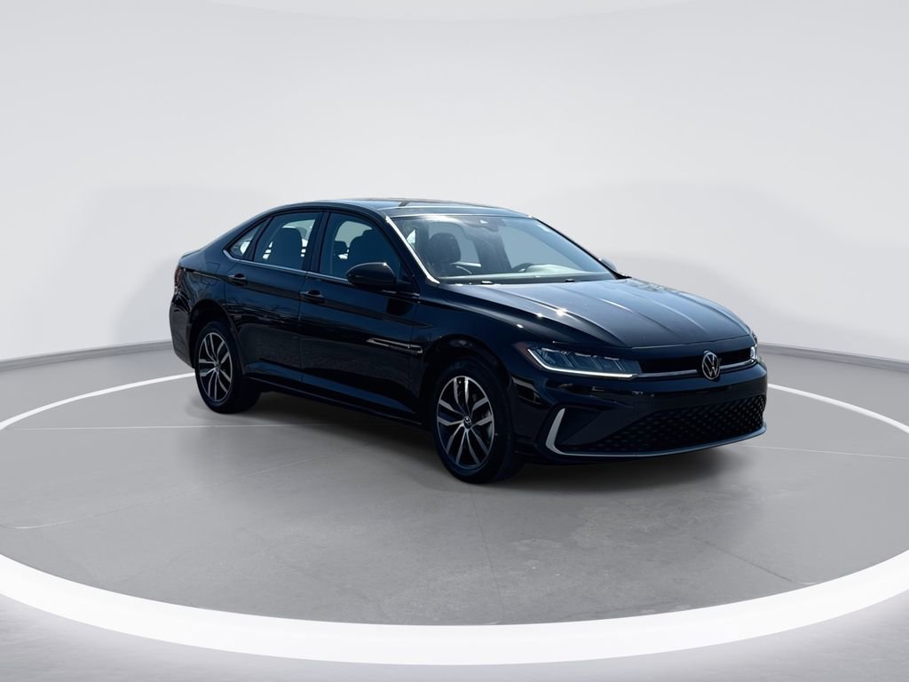 Used 2025 Volkswagen Jetta SE image 2