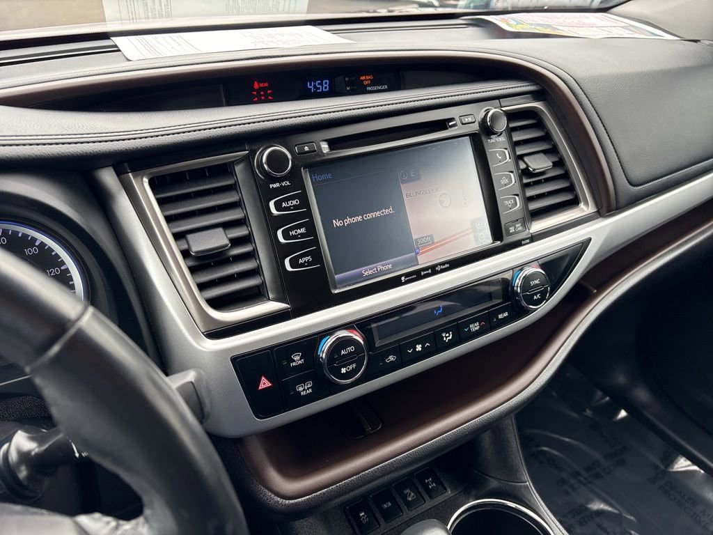 Used 2019 Toyota Highlander XLE image 17