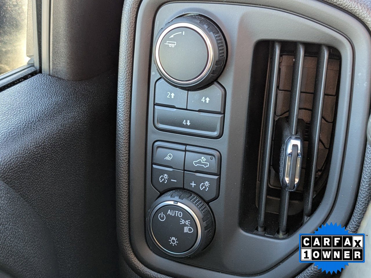 Used 2024 Chevrolet Silverado 2500 Custom w/ Custom Value Package image 27