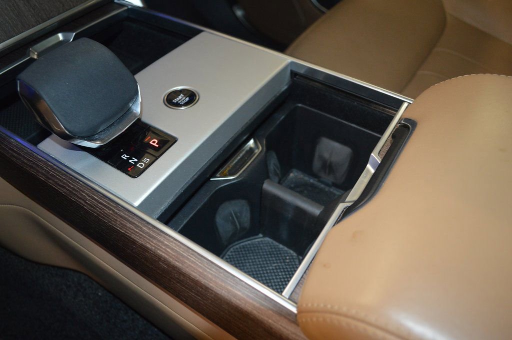 Used 2024 Land Rover Range Rover Long Wheelbase SE image 28