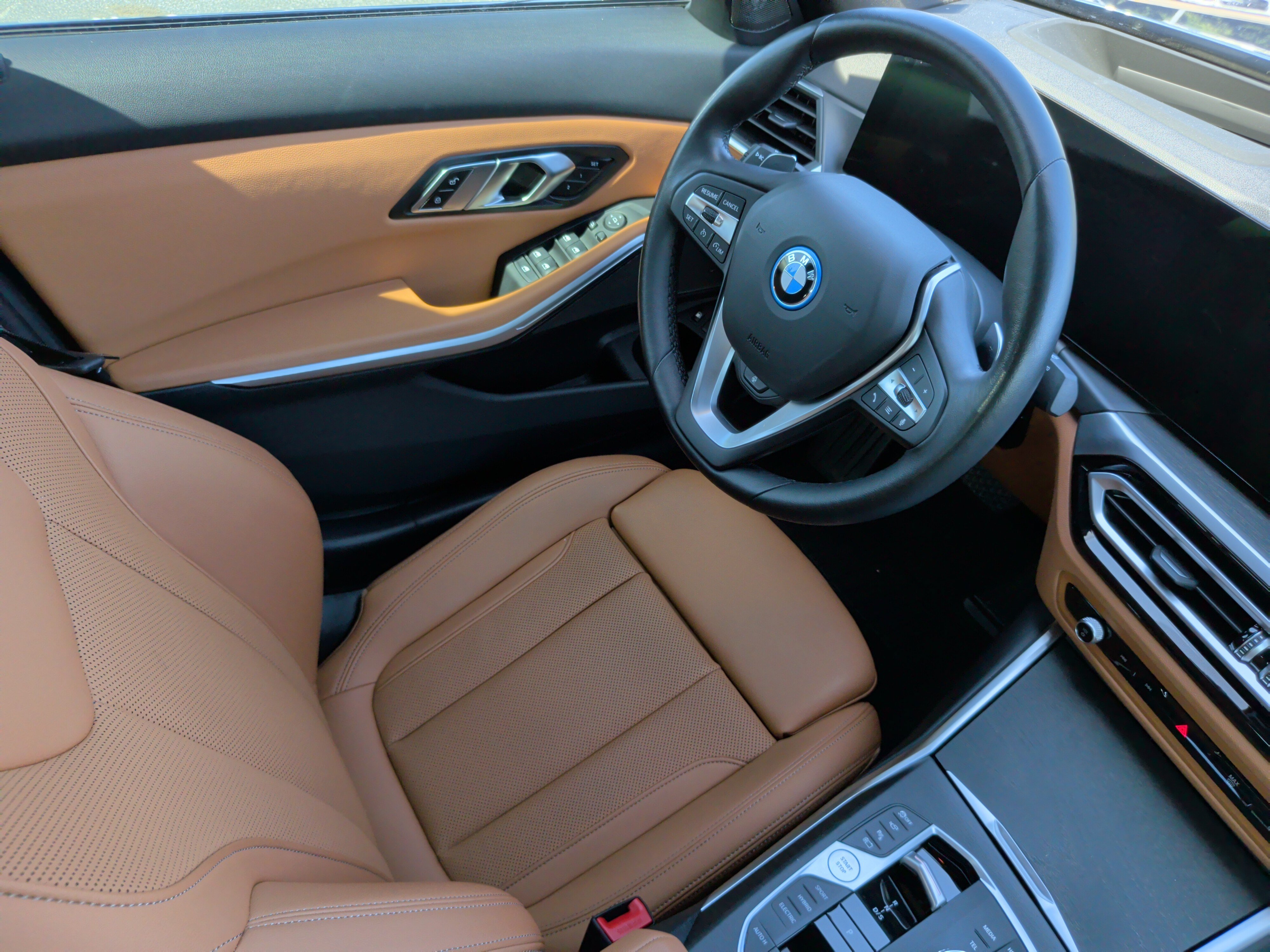 Used 2023 BMW 330e w/ Premium Package RWD image 36