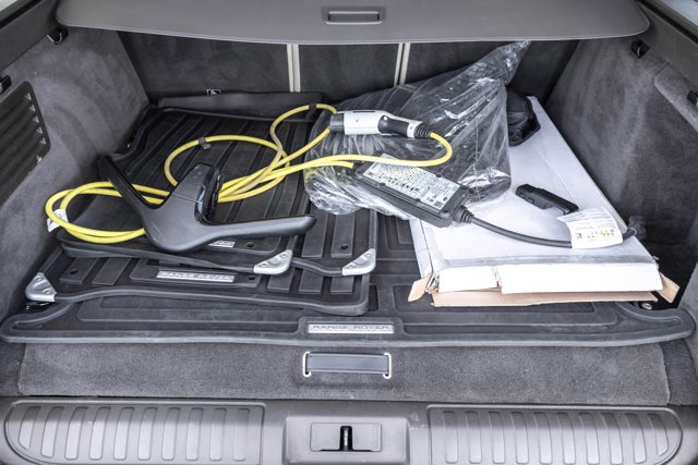 Used 2020 Land Rover Range Rover Sport HSE image 27