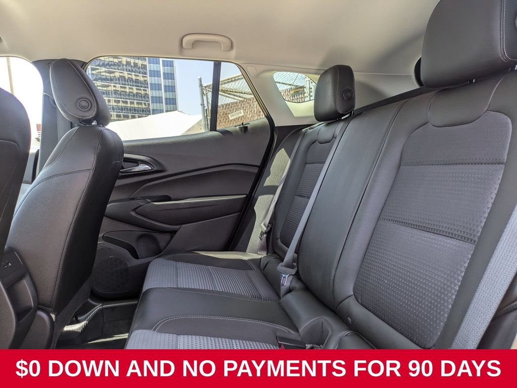 Used 2025 Chevrolet Trax LT w/ LT Convenience Package FWD image 17