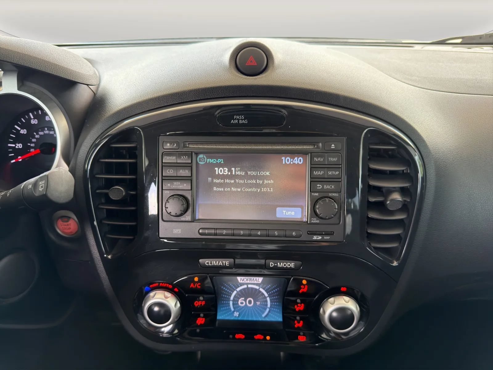 Used 2014 Nissan Juke SL FWD image 15