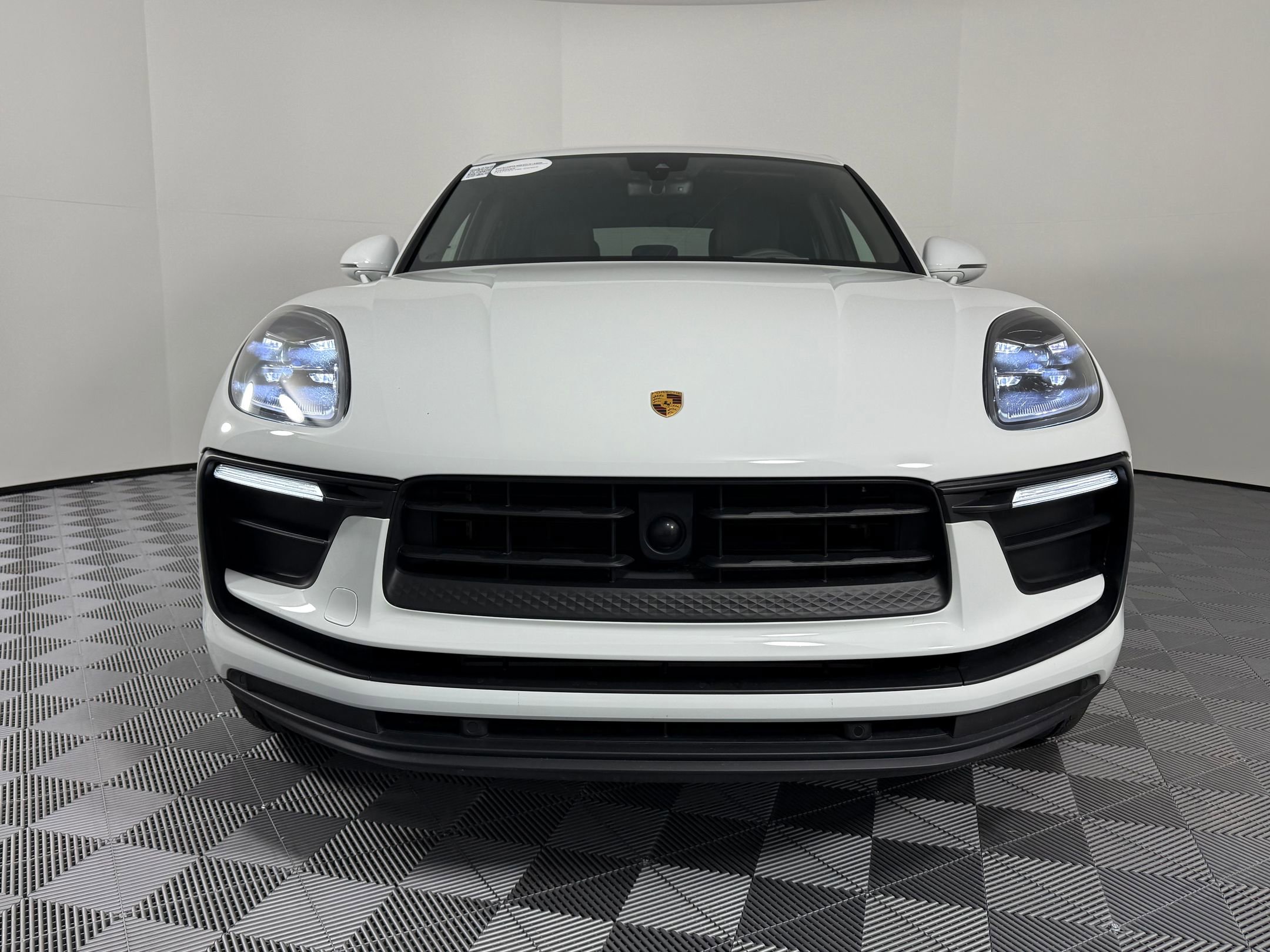 Used 2025 Porsche Macan image 6