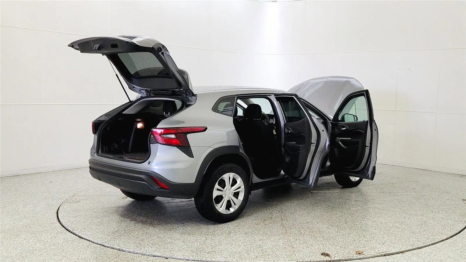Used 2025 Chevrolet Trax LS w/ Driver Confidence Package FWD image 12