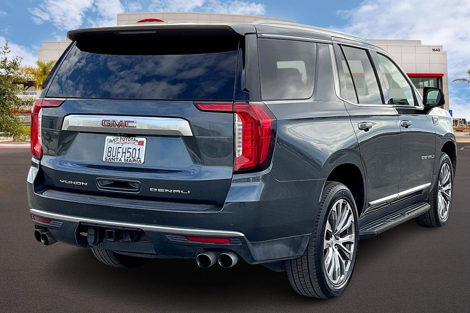 Used 2021 GMC Yukon Denali w/ Advanced Technology Package image 12