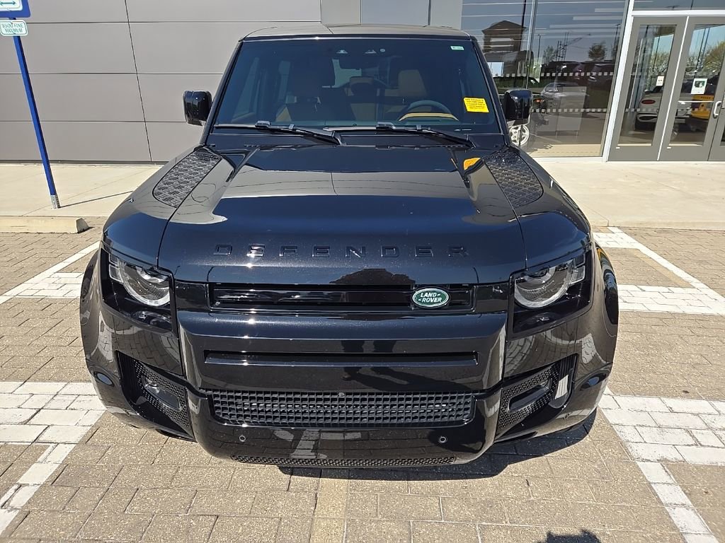 Certified 2024 Land Rover Defender 90 V8 AWD/4WD image 2