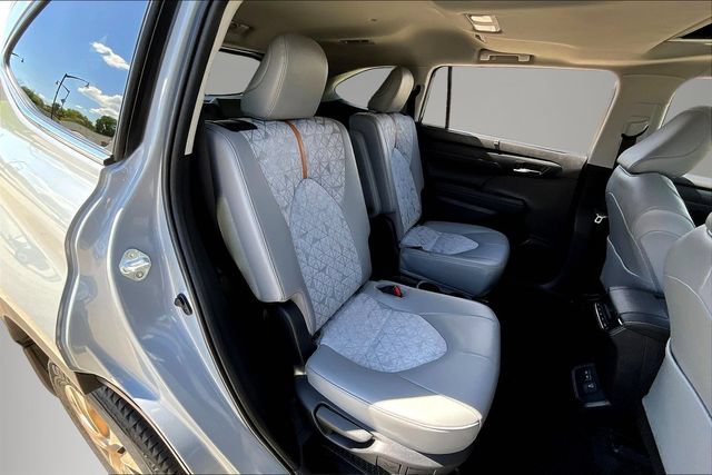 Used 2022 Toyota Highlander Bronze Edition AWD/4WD image 25