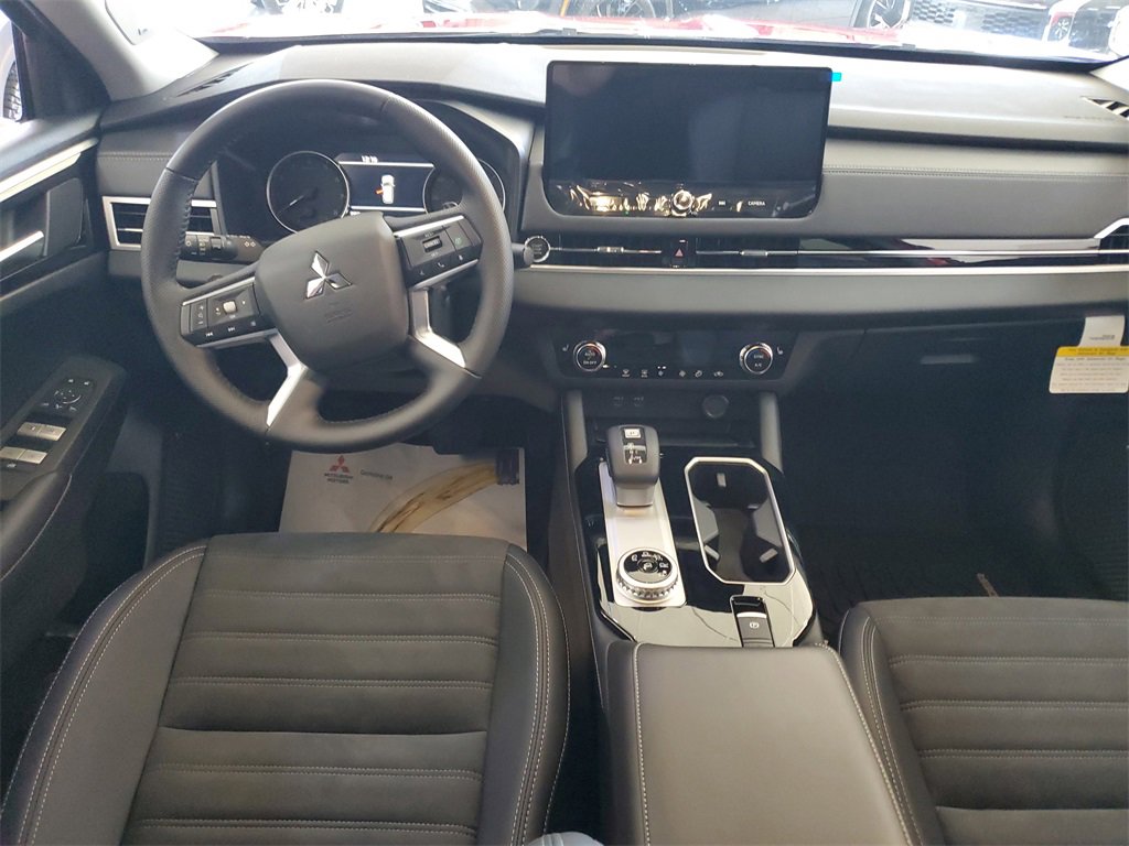 New 2025 Mitsubishi Outlander SE image 16