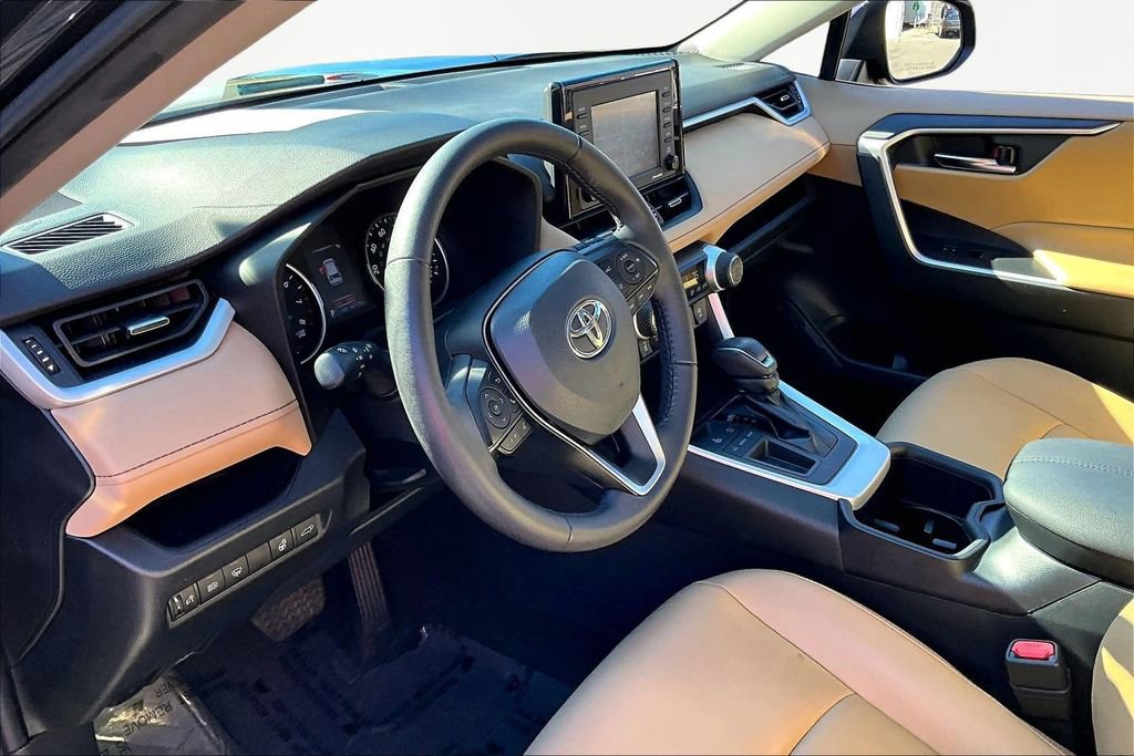 Used 2022 Toyota RAV4 XLE Premium image 14