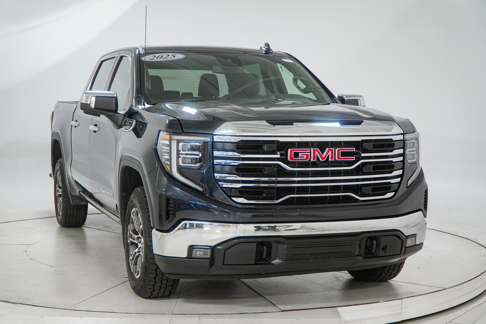 Used 2025 GMC Sierra 1500 SLT AWD/4WD image 14