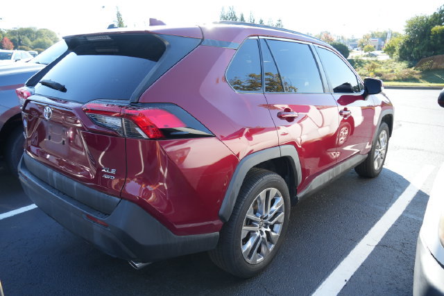 Used 2022 Toyota RAV4 XLE Premium AWD/4WD image 22