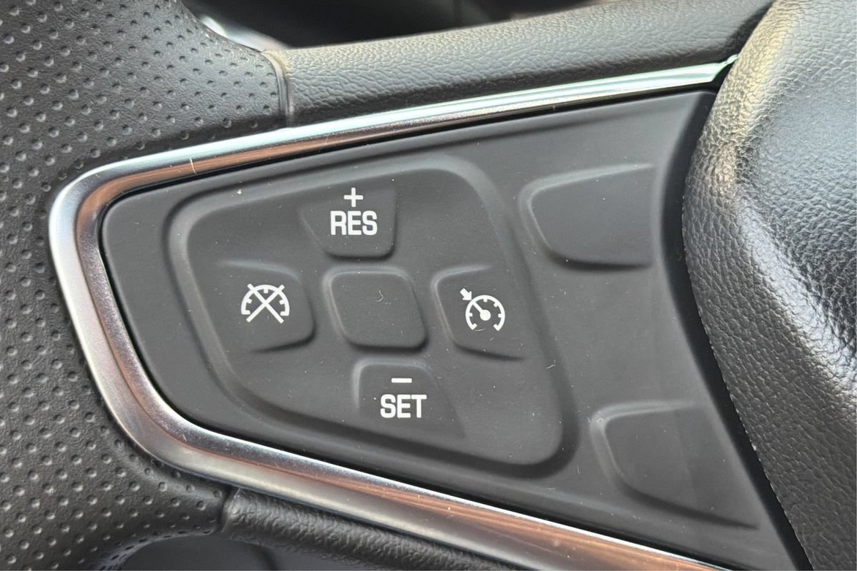 Used 2021 Chevrolet Malibu LT FWD image 31
