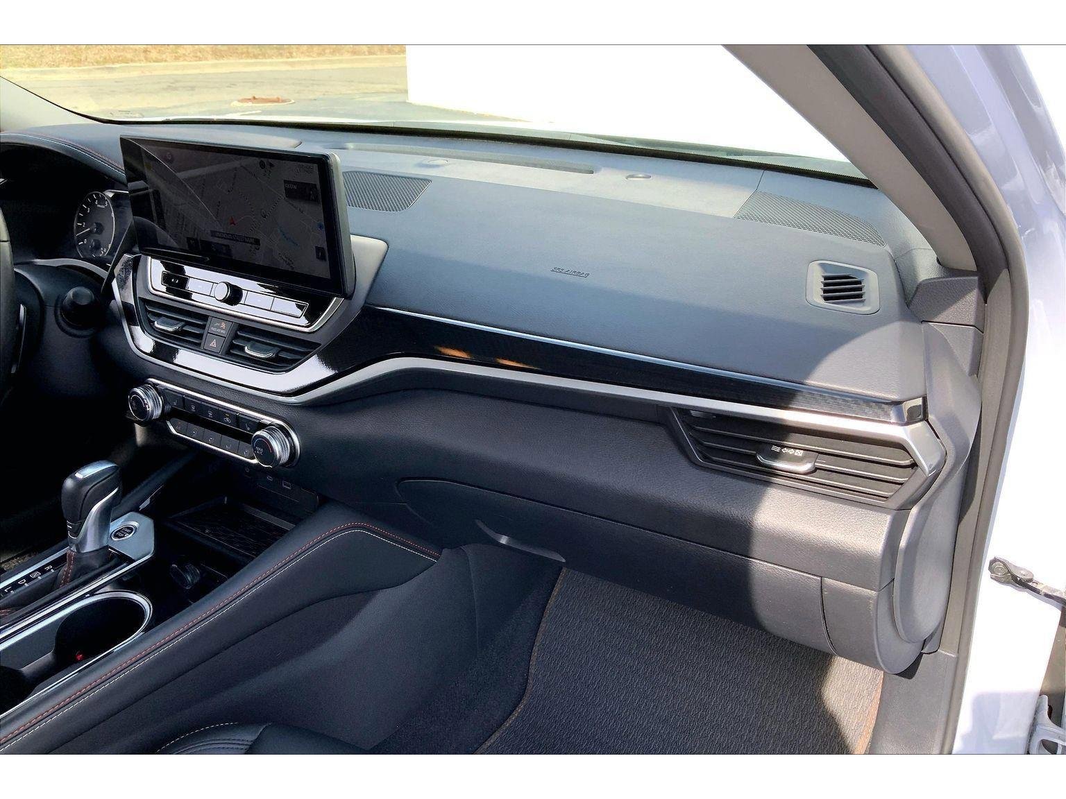 Used 2023 Nissan Altima 2.5 SR w/ SR Premium Package image 14