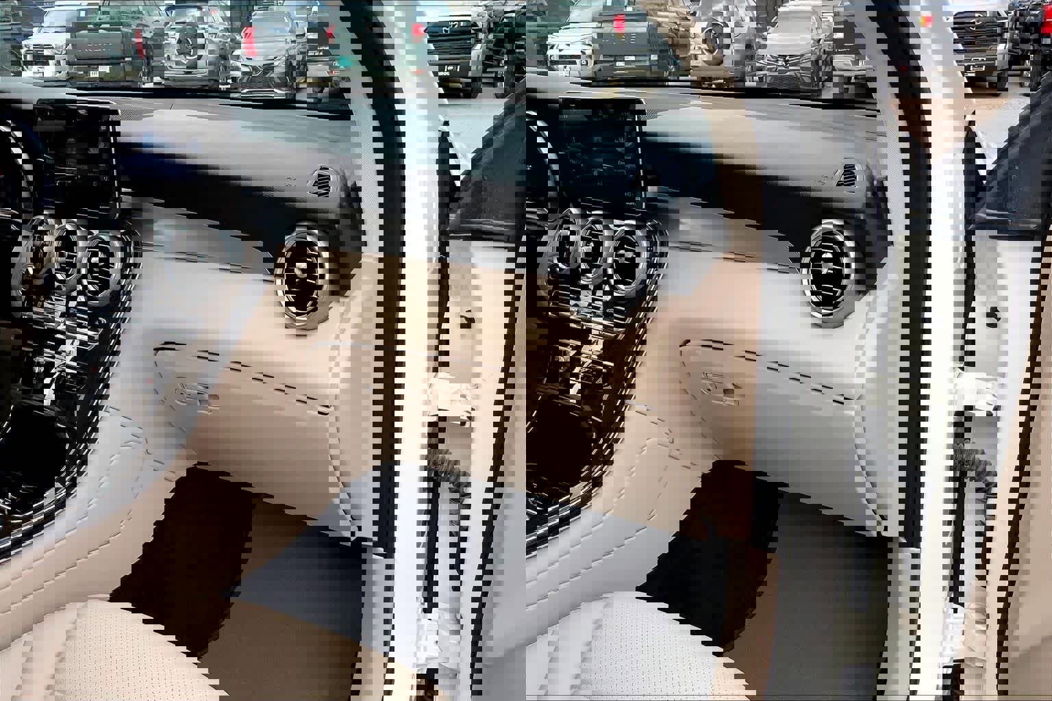 Used 2022 Mercedes-Benz GLC 300 image 17