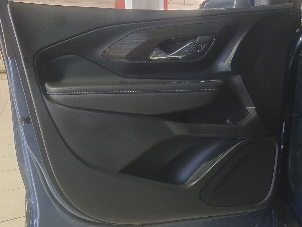 Used 2024 GMC Terrain SLE w/ Driver Convenience Package image 16