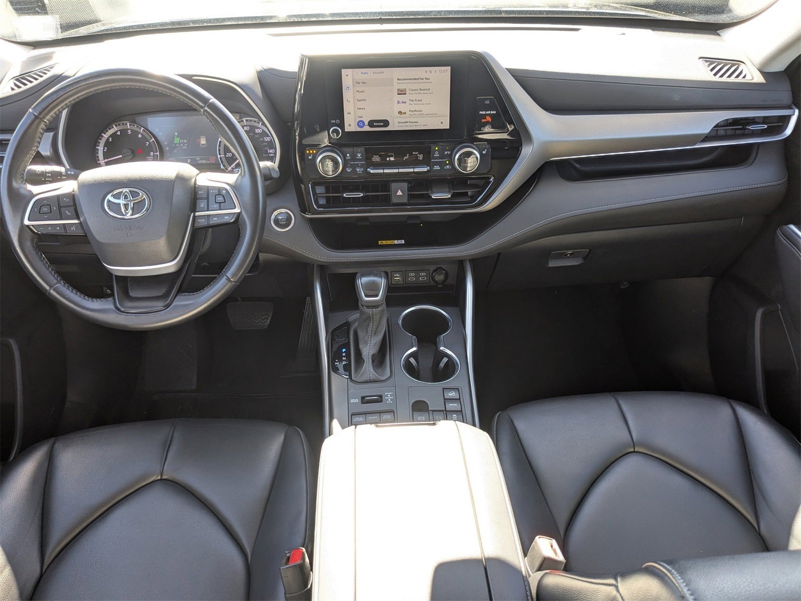 Used 2024 Toyota Highlander XLE image 18