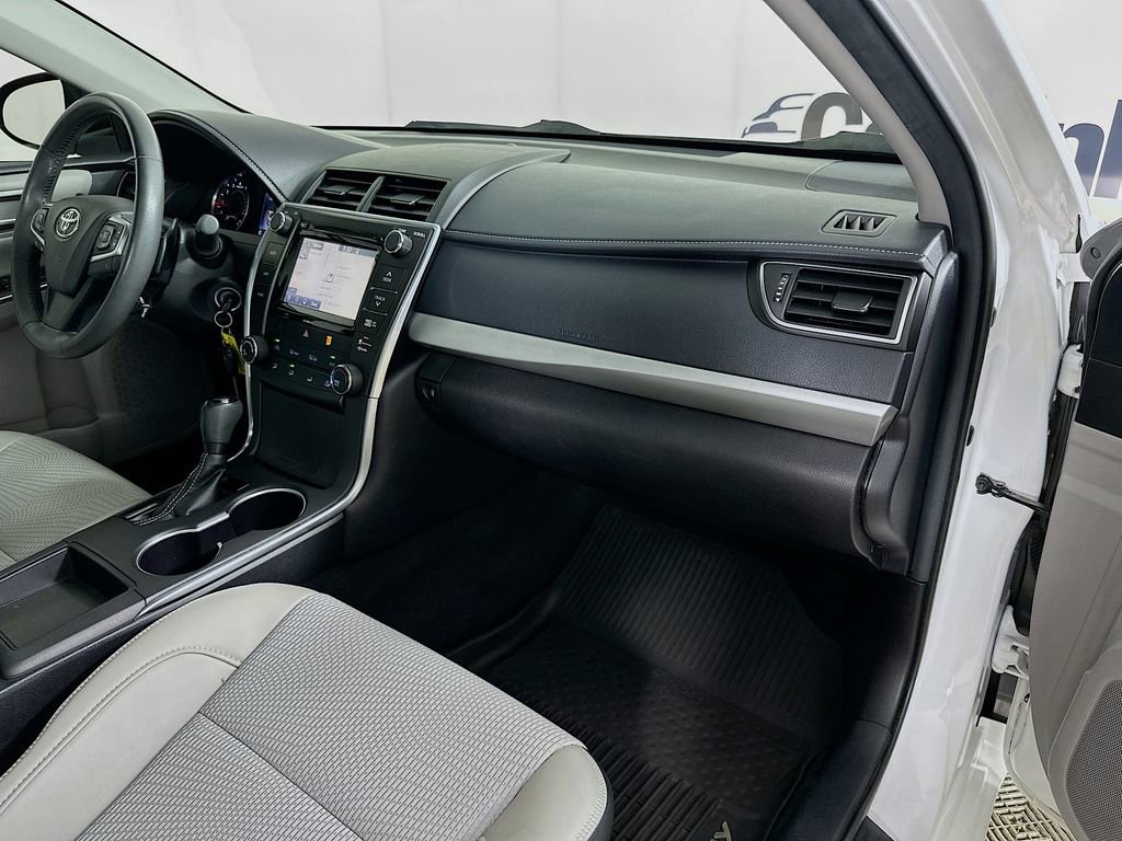 Used 2017 Toyota Camry SE w/ Moonroof Package image 34