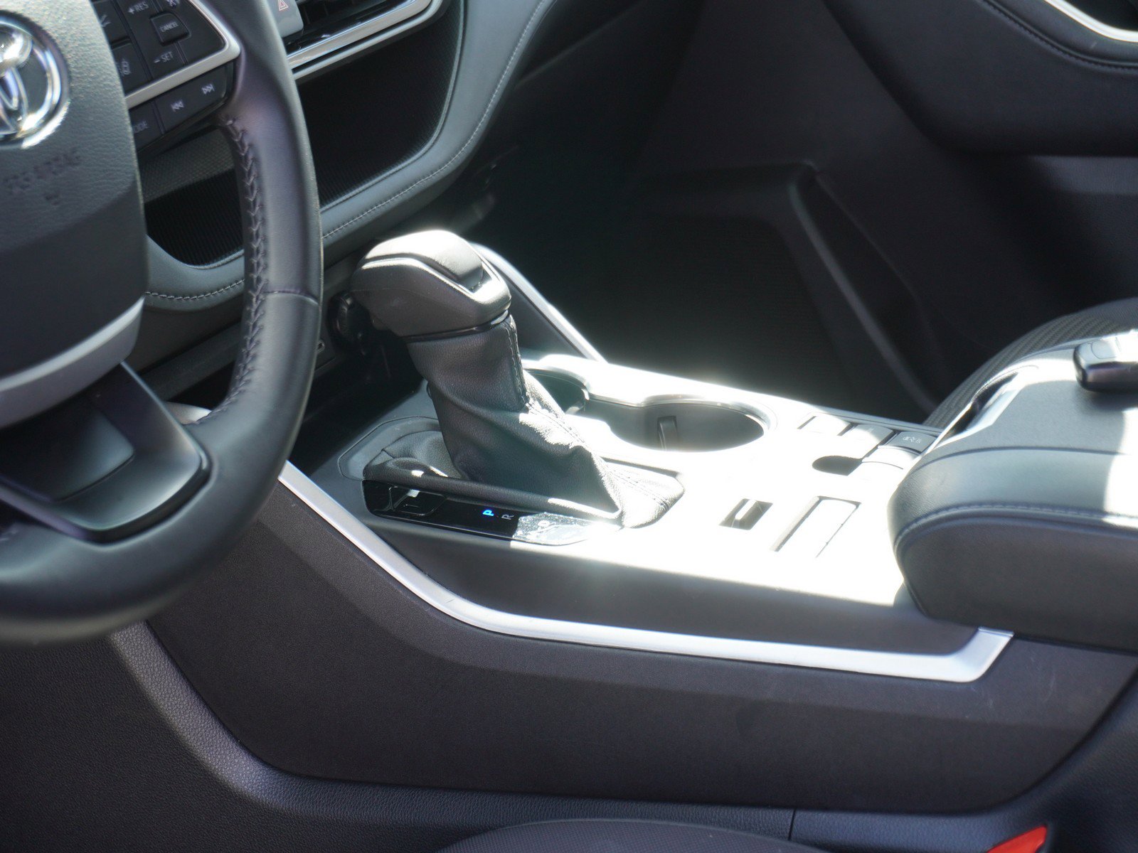 Used 2024 Toyota Highlander LE image 21