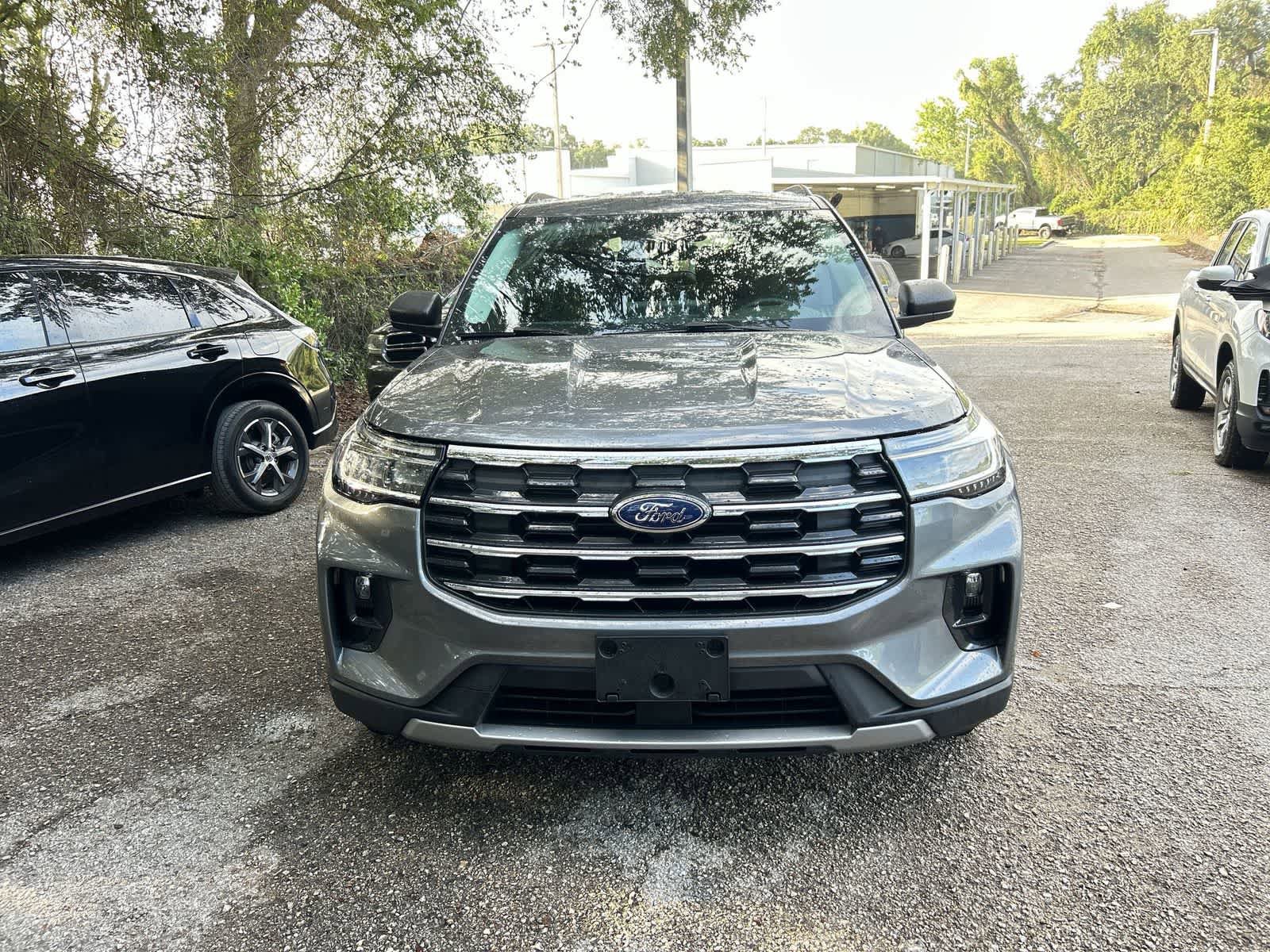 Used 2025 Ford Explorer Active w/ Active Comfort Package AWD/4WD image 3