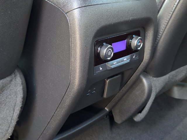 Used 2025 Chevrolet Traverse RS FWD image 16