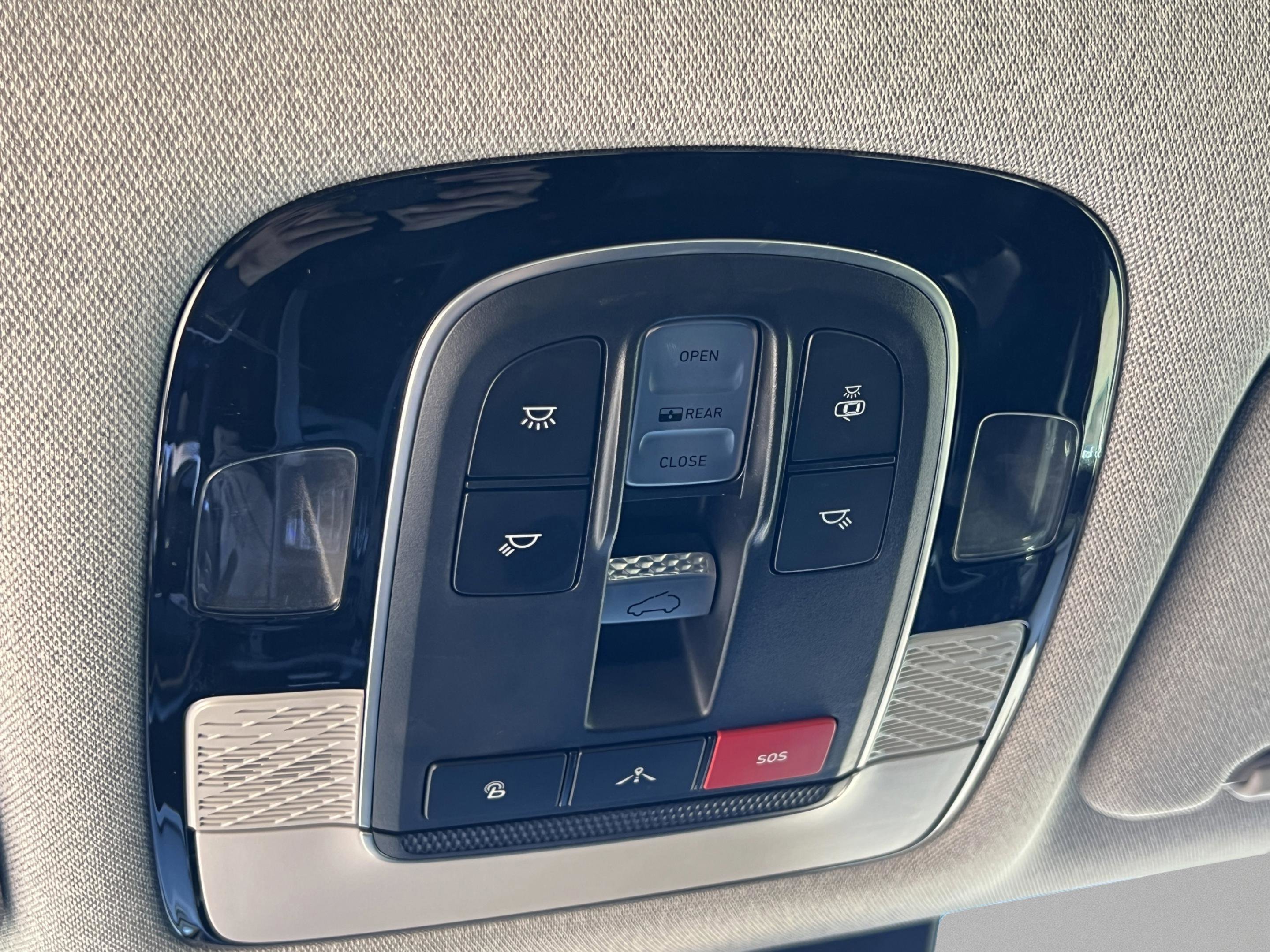 Used 2022 Hyundai Palisade Limited w/ Winter Package image 25