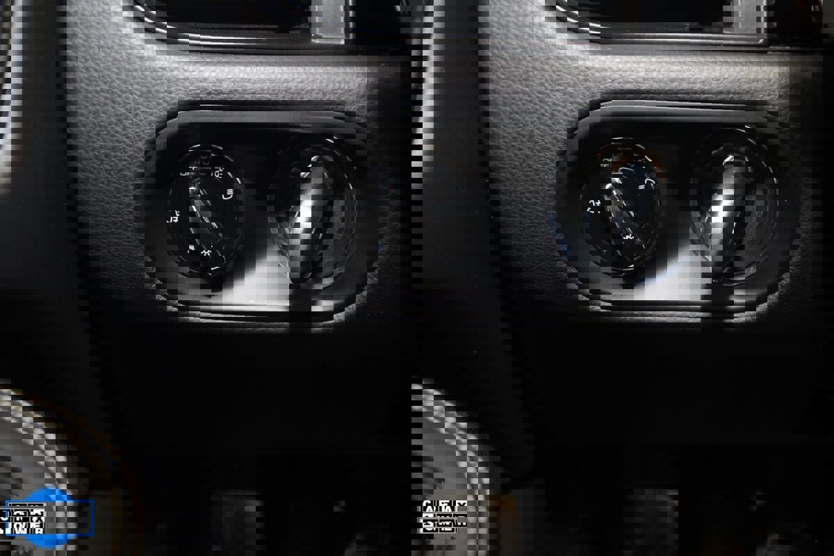 Used 2022 Porsche Macan image 32