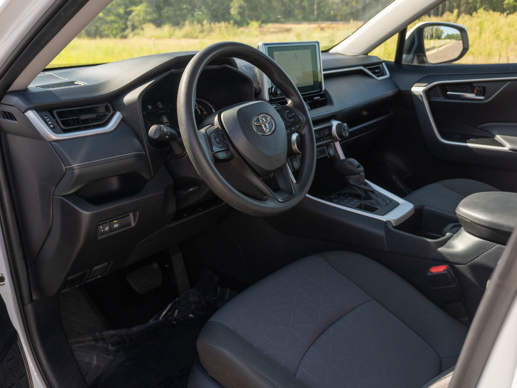 Used 2025 Toyota RAV4 XLE AWD/4WD image 10