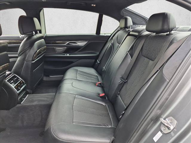 Used 2017 BMW 750i RWD image 21