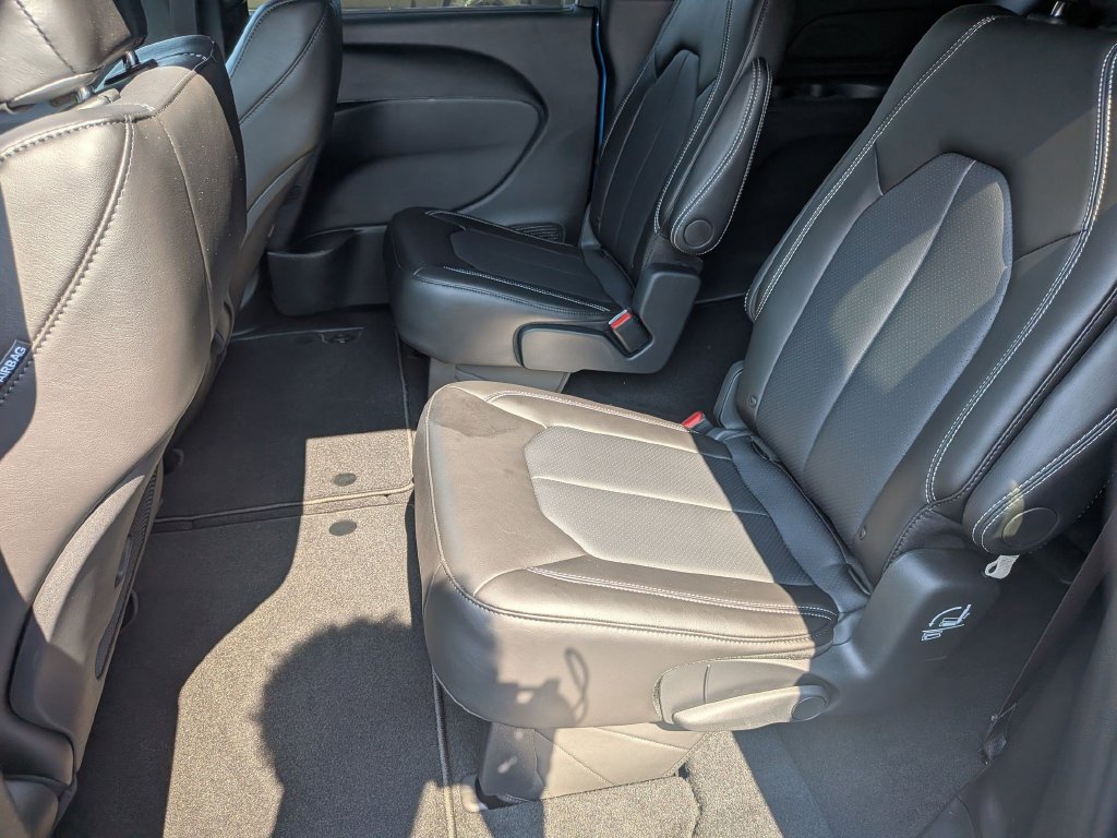 New 2027 Chrysler Pacifica Select FWD image 27