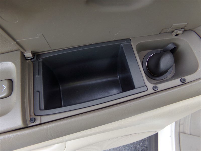 Used 2003 Cadillac De Ville Sedan w/ Comfort & Convenience Package image 76